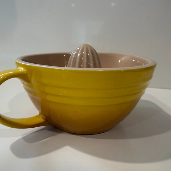 *Rare Color* Yellow/Dijon Citrus Juicer | Le Creuset - Picture 2 of 5